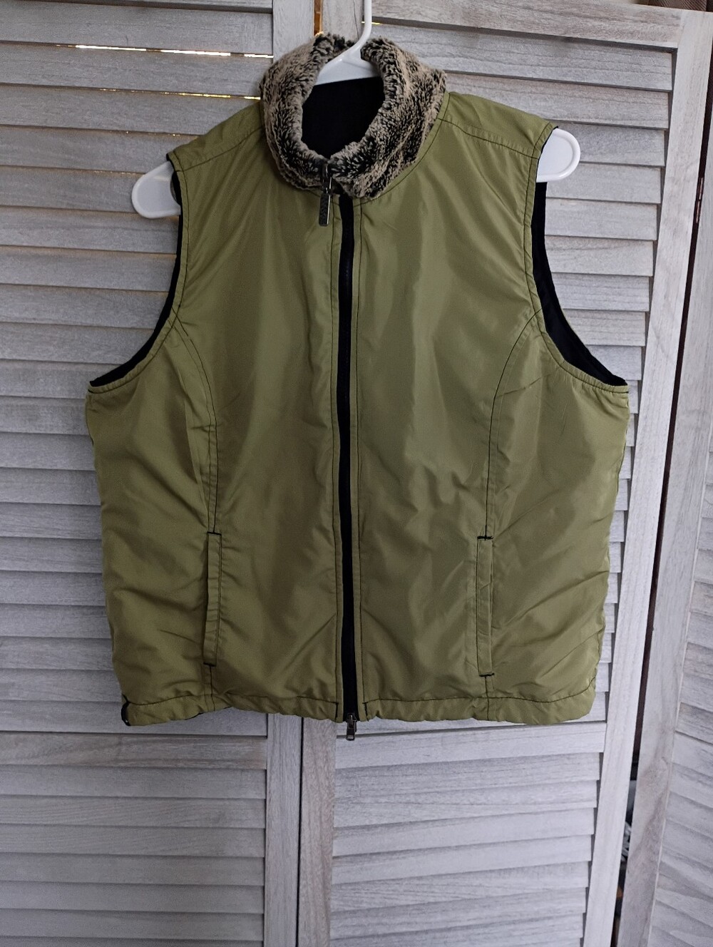 Columbia Reversible Black & Green Vest with Faux Fur Collar Size XL -NO FLAWS